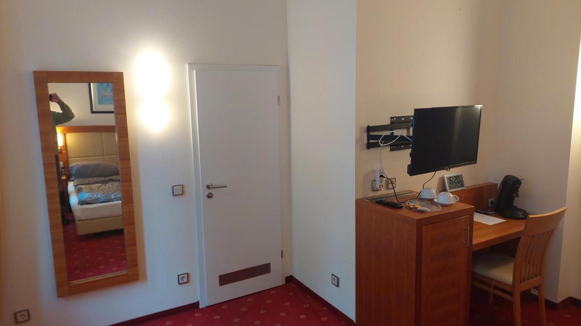 Die Villa, Zimmer 26, Dz Leverkusen Eksteriør billede
