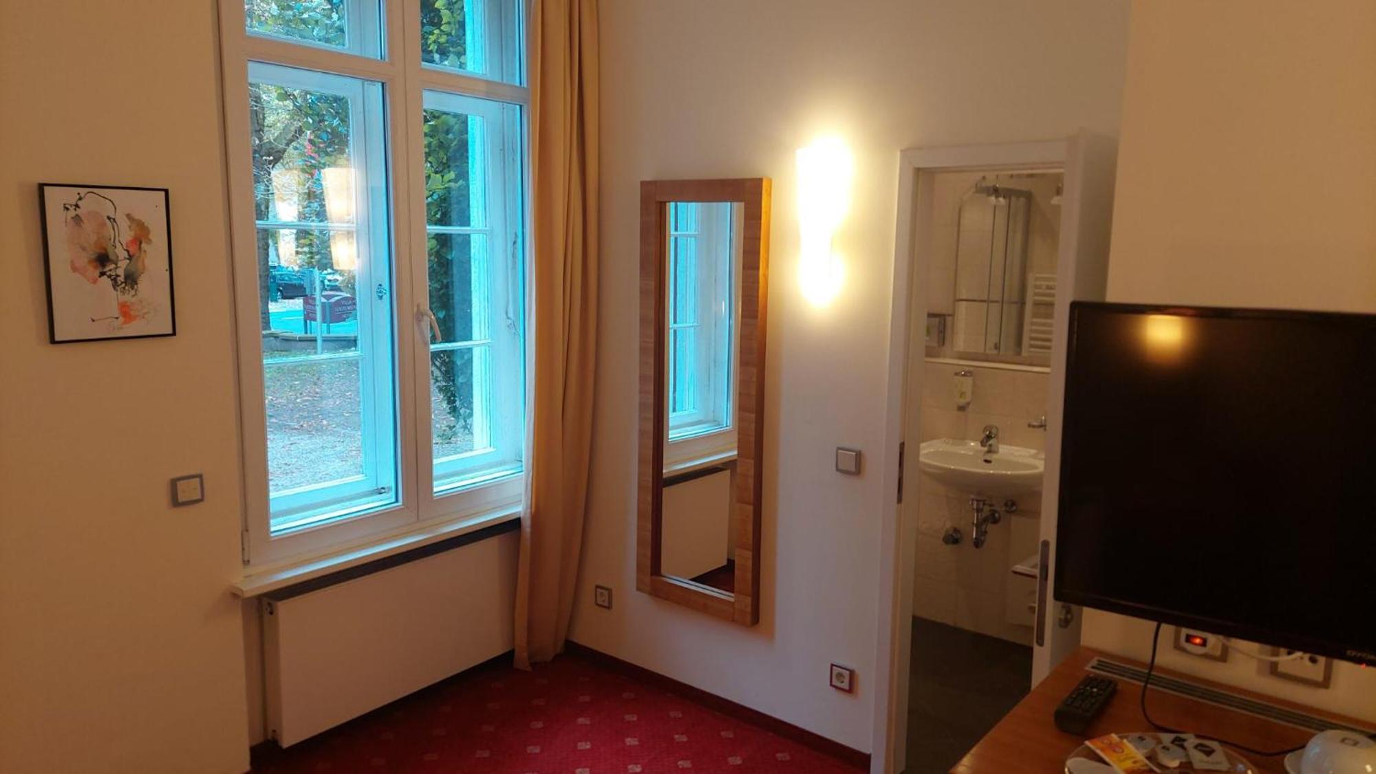 Die Villa, Zimmer 26, Dz Leverkusen Eksteriør billede